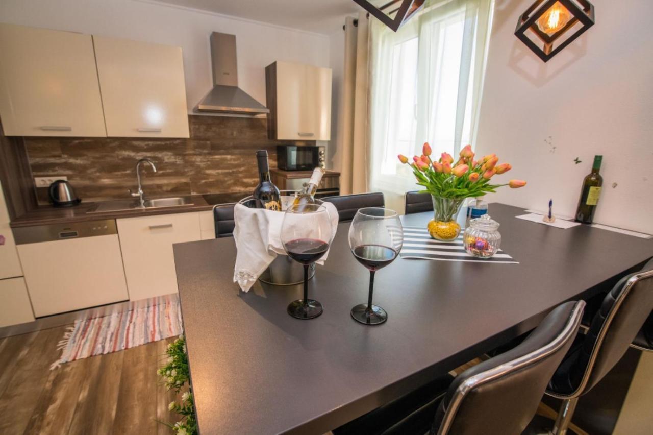 Apartment Traversa Новаля Екстериор снимка